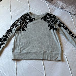 Sweater with velvet appliqué